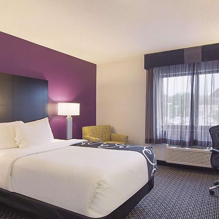 La Quinta By Wyndham Cleveland - Airport North Hotell Exteriör bild