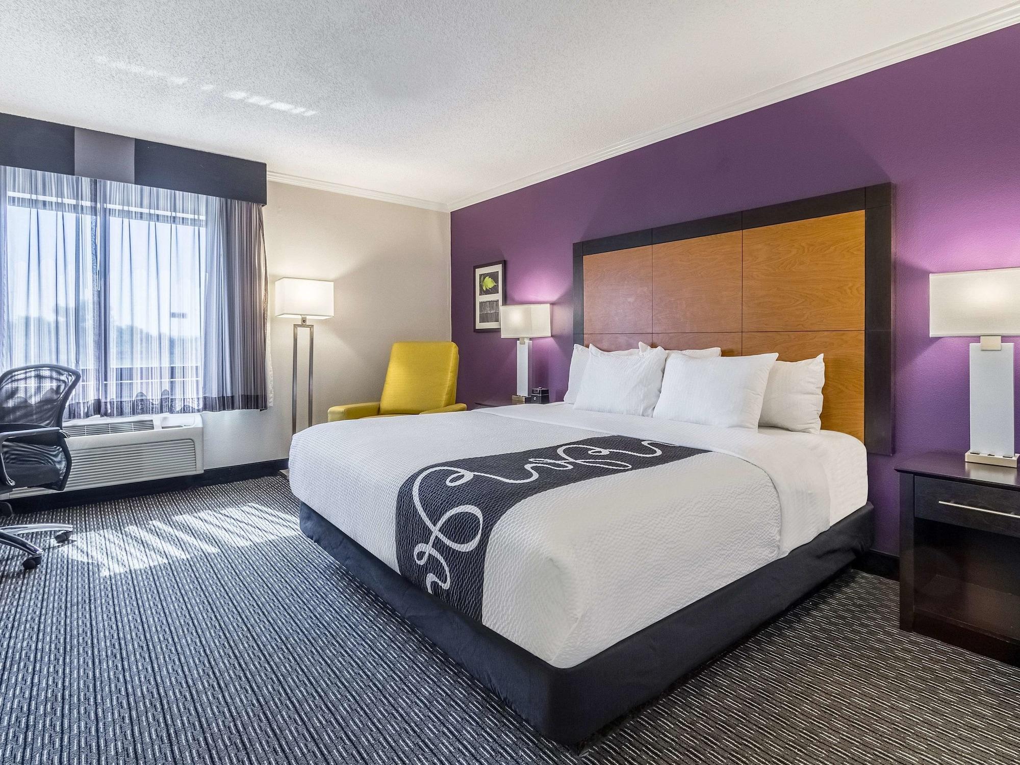 La Quinta By Wyndham Cleveland - Airport North Hotell Exteriör bild