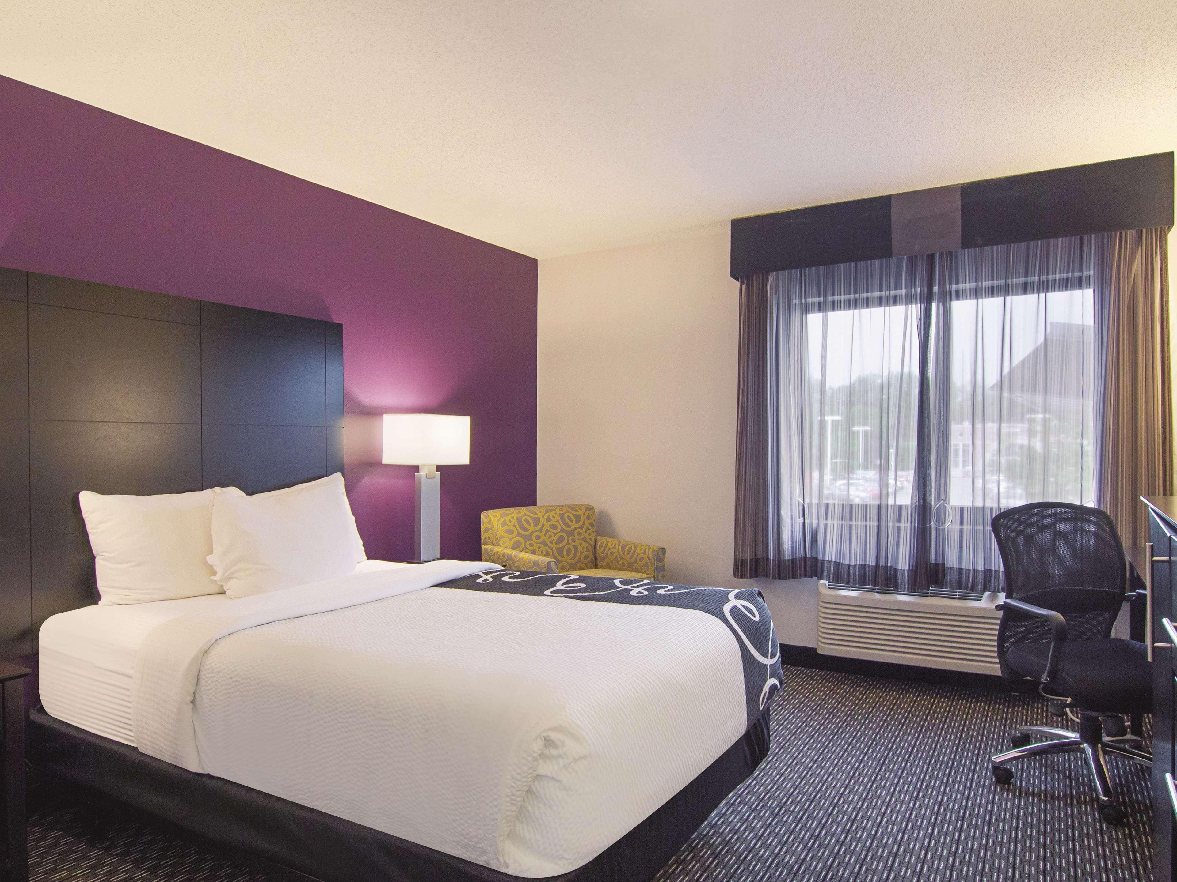 La Quinta By Wyndham Cleveland - Airport North Hotell Exteriör bild