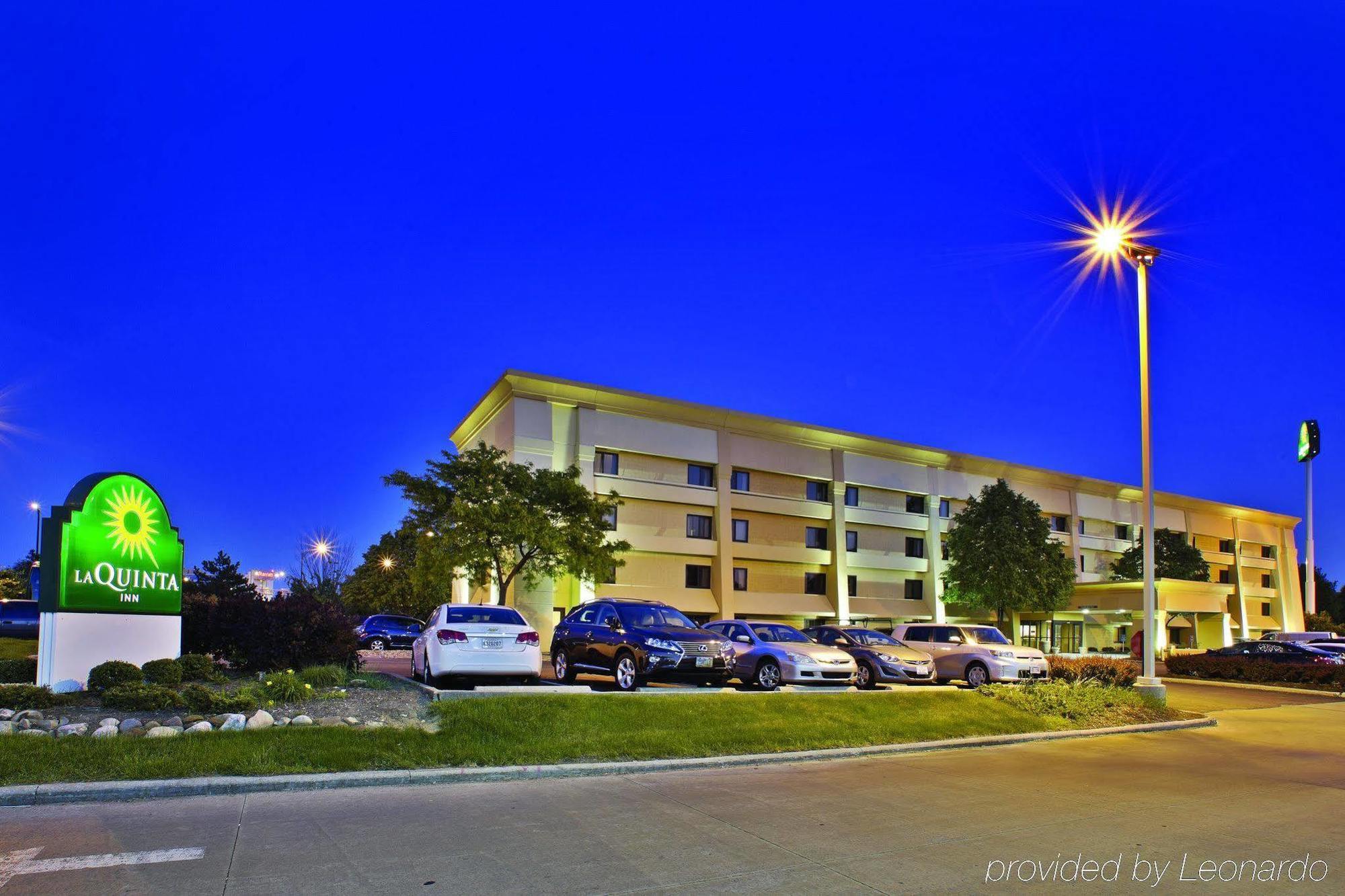 La Quinta By Wyndham Cleveland - Airport North Hotell Exteriör bild