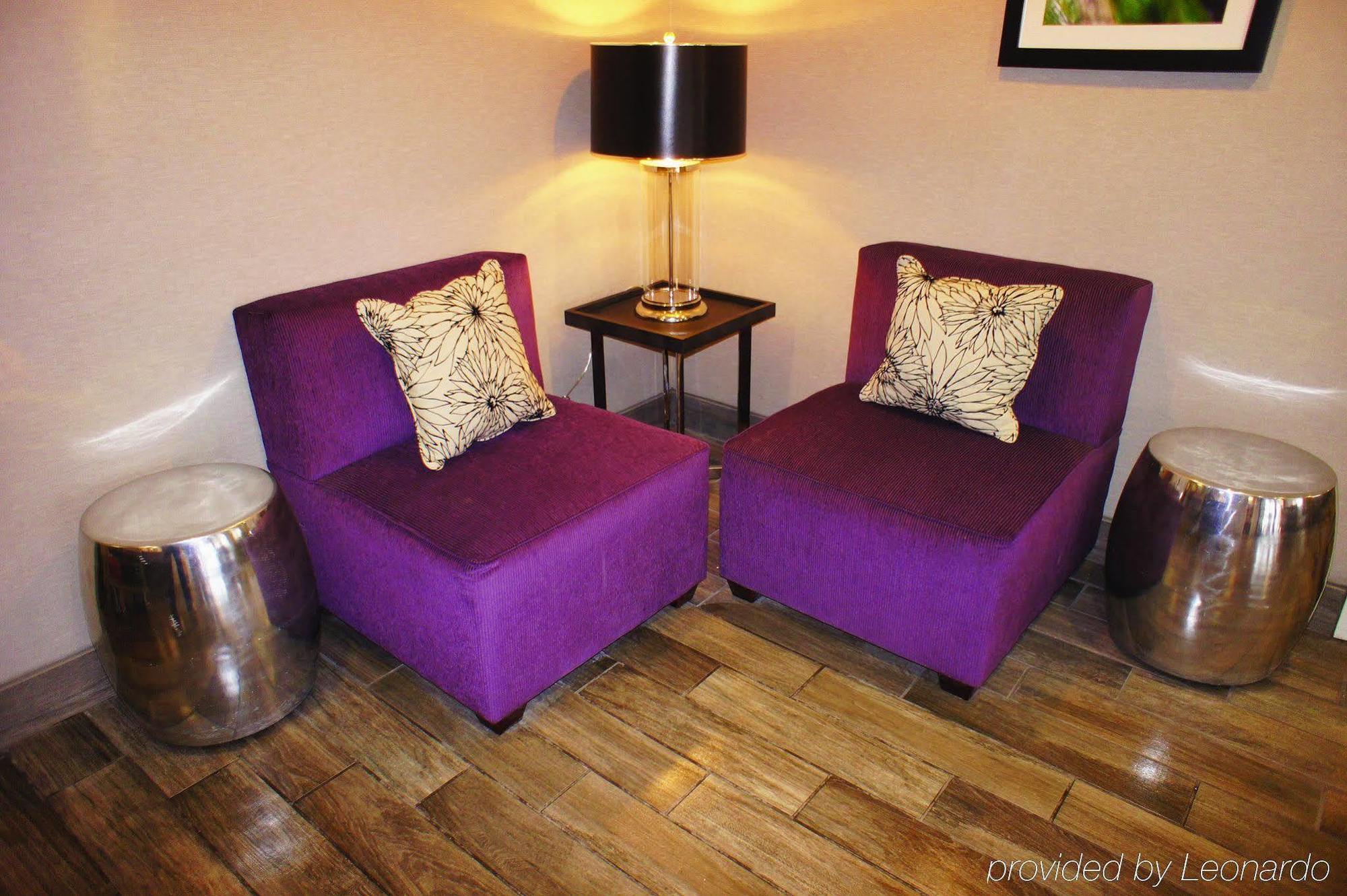La Quinta By Wyndham Cleveland - Airport North Hotell Exteriör bild