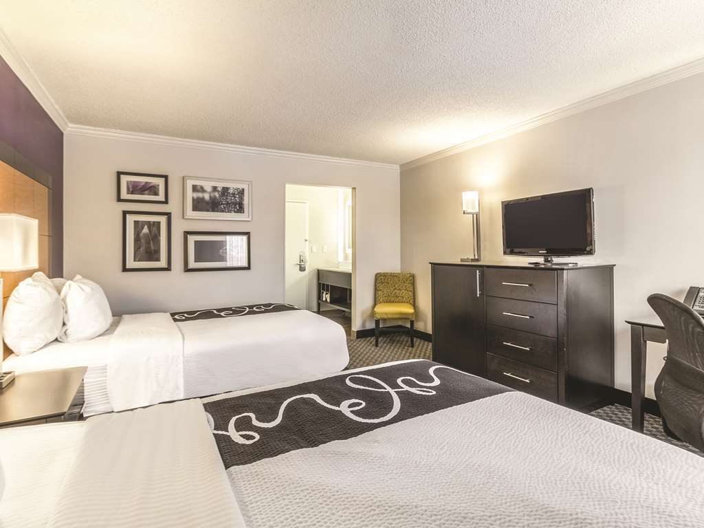 La Quinta By Wyndham Cleveland - Airport North Hotell Rum bild