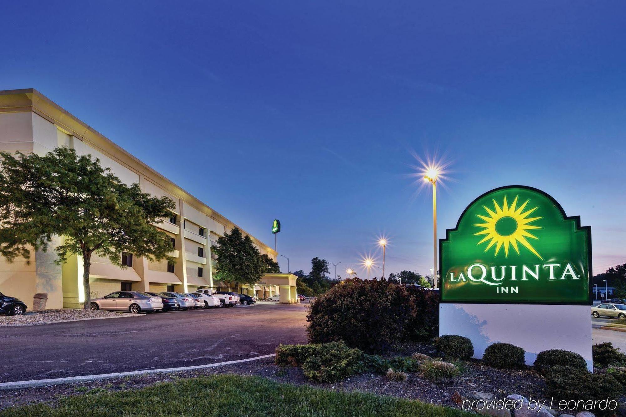 La Quinta By Wyndham Cleveland - Airport North Hotell Exteriör bild