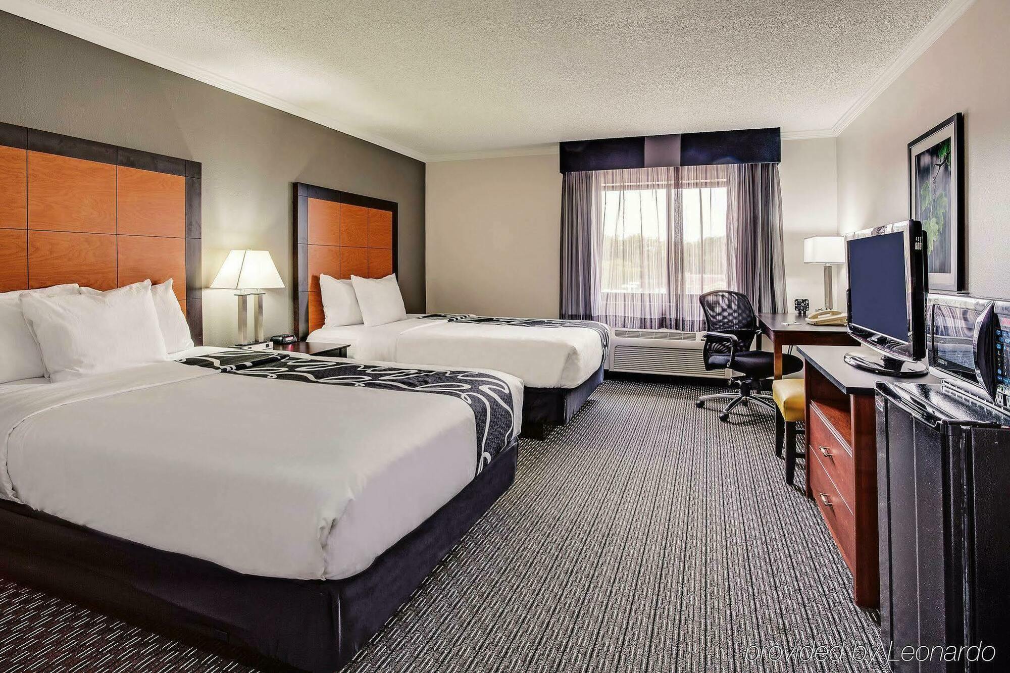 La Quinta By Wyndham Cleveland - Airport North Hotell Exteriör bild
