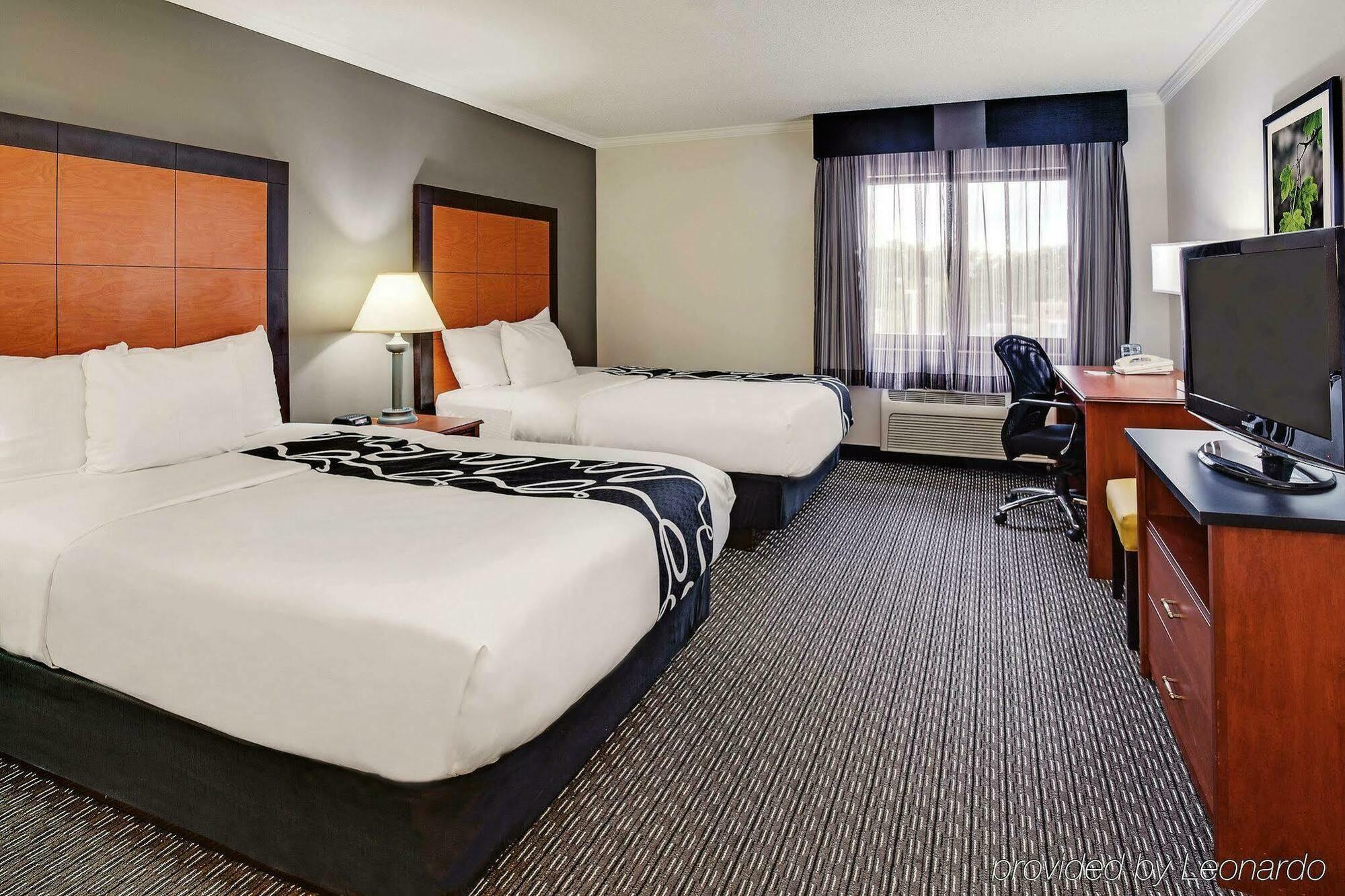 La Quinta By Wyndham Cleveland - Airport North Hotell Exteriör bild