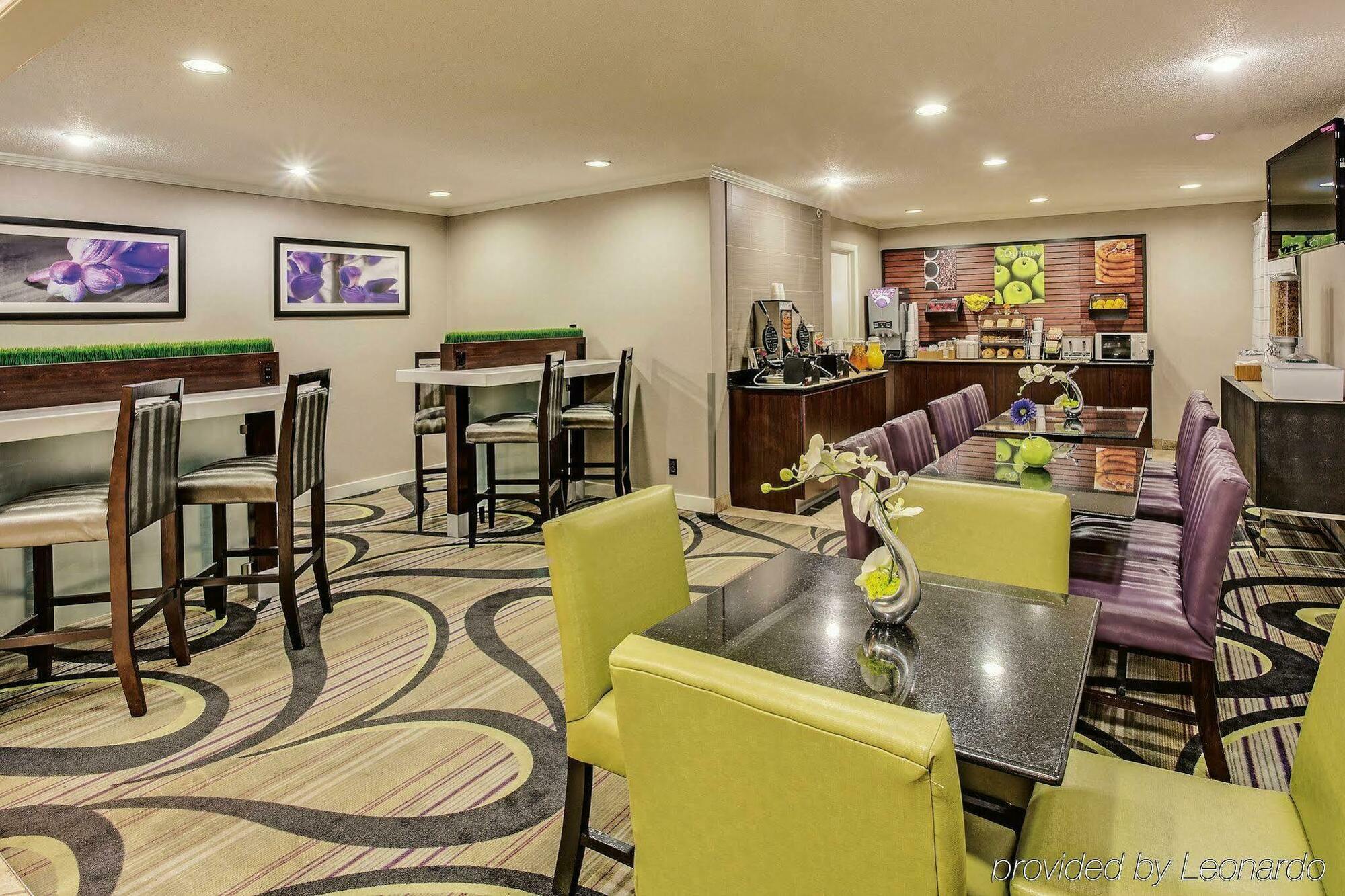 La Quinta By Wyndham Cleveland - Airport North Hotell Exteriör bild