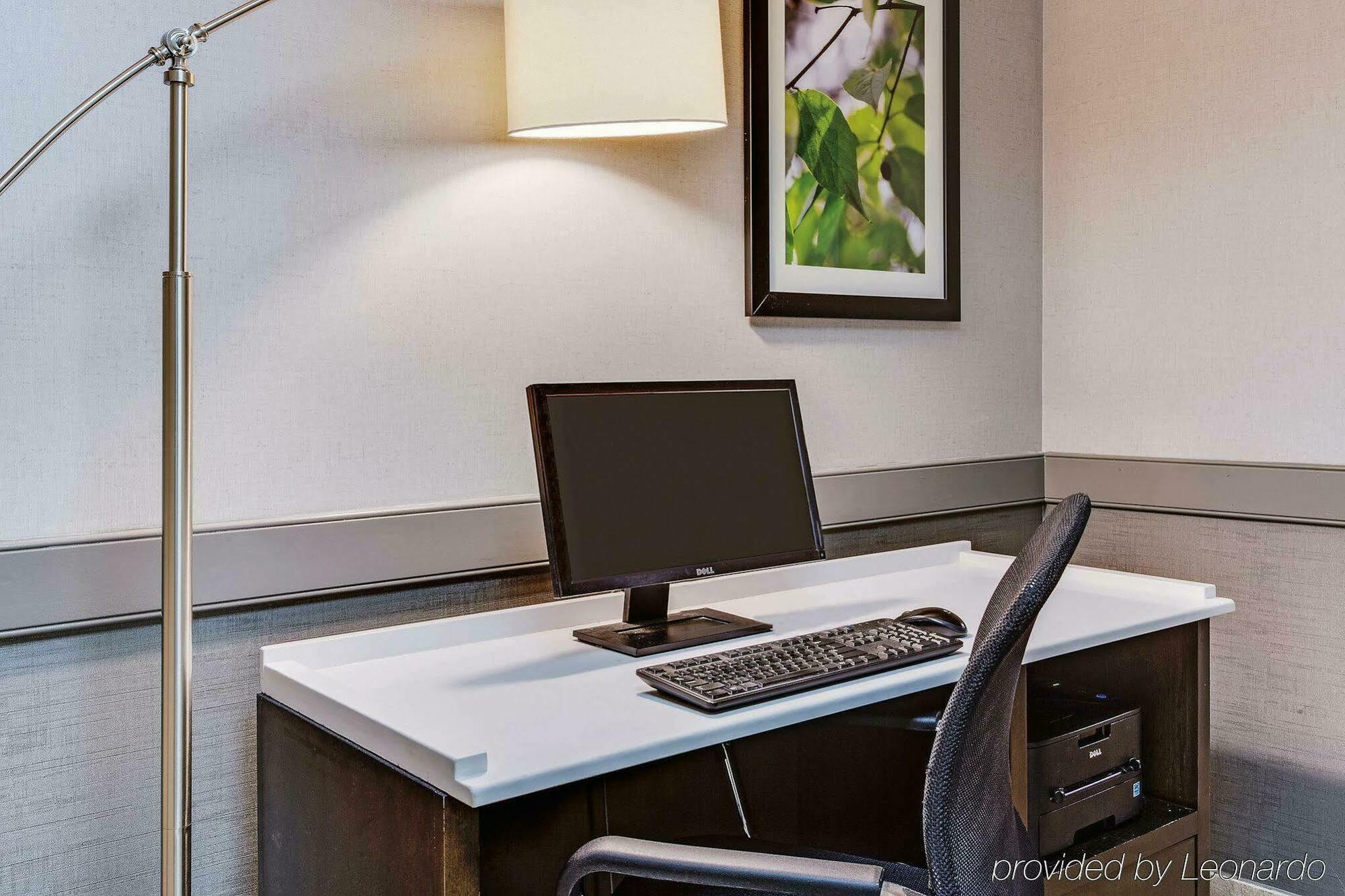 La Quinta By Wyndham Cleveland - Airport North Hotell Exteriör bild
