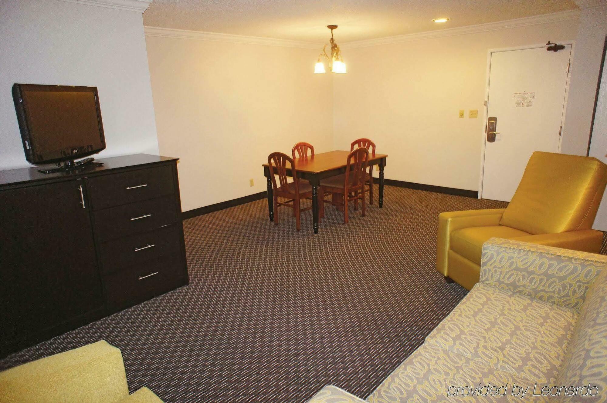 La Quinta By Wyndham Cleveland - Airport North Hotell Exteriör bild